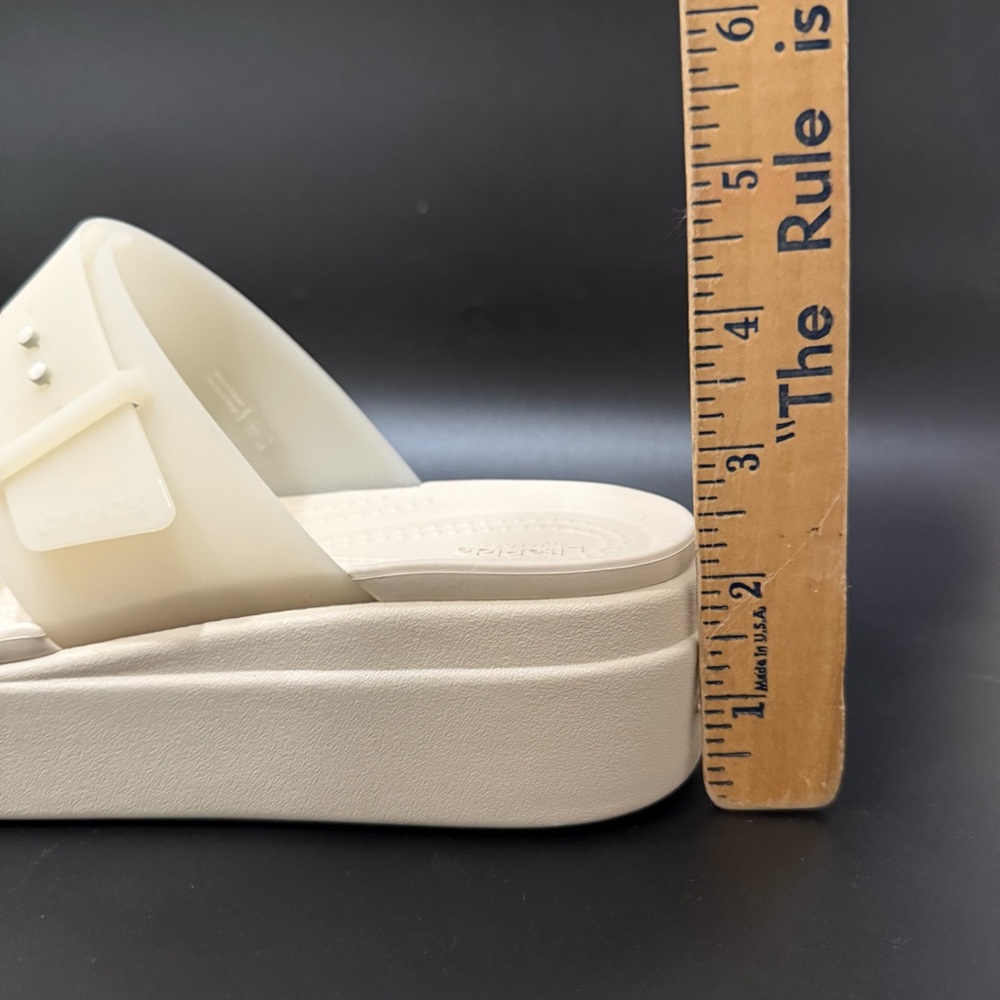 CROCS Beige Sandstone Brooklyn Buckle Frosted Low Wedge Sandals Women’s Size 8 - Picture 10 of 16